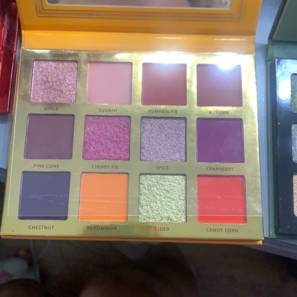 ACE BEAUTY 2 eyeshadow palettes - Picture 3 of 4